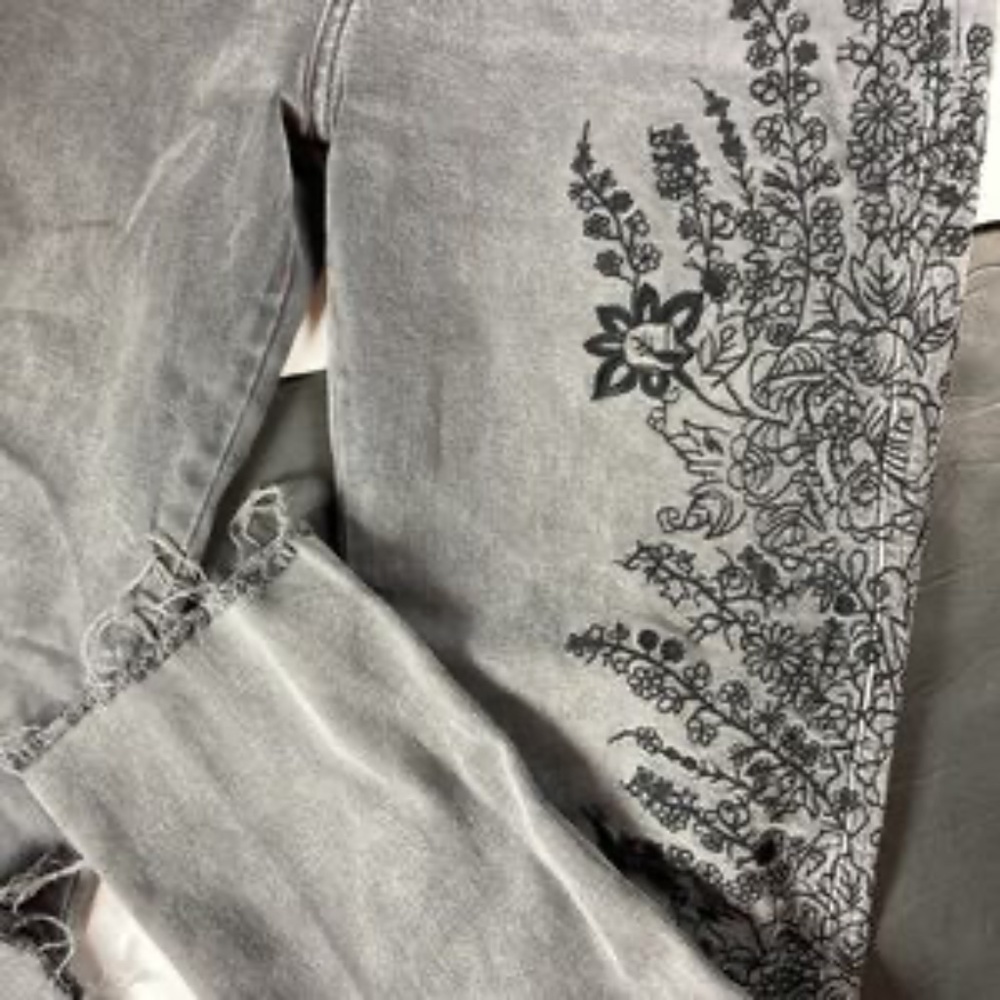 We The Free Girlfriend Jeans with Floral Embroidery! - Picture 4 of 8